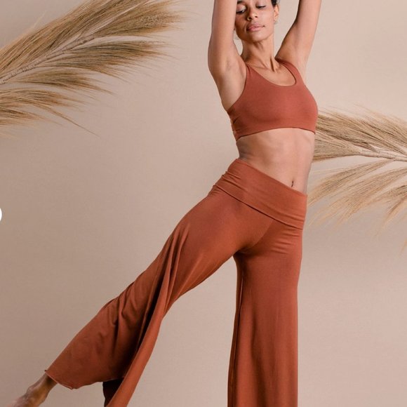 Indigo Luna LAYLA FLARES SPICE Yoga Set in Spice - Picture 4 of 9